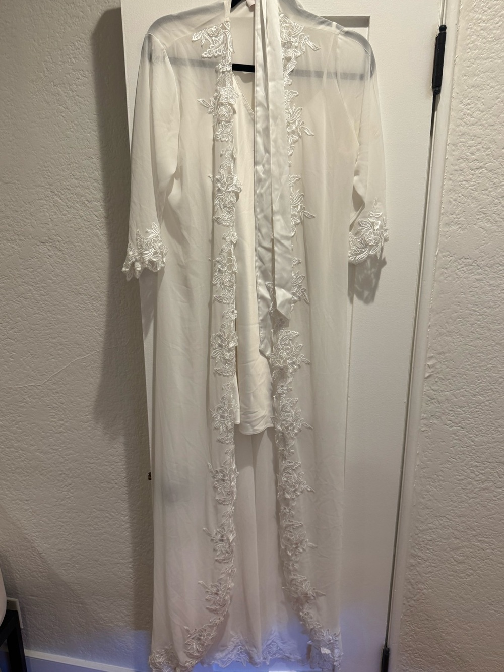 Le Rose Ivory Sheer Lace Trim Robe